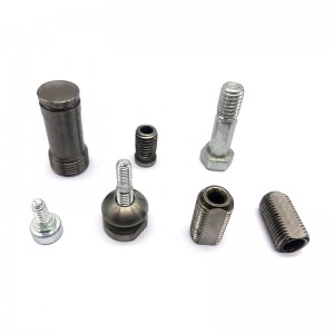 Самостоятелно скрепително устройство за студено формоване на автомобилно шаси