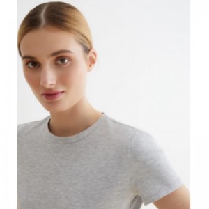 Монтирана светло сива тениска, изработена от хипоалергенна