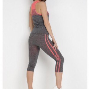 Черен и оранжев трактон