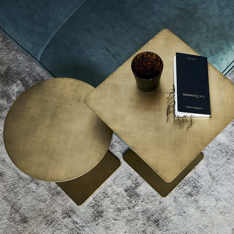 Гореща продажба нов дизайн златни странична маса модерна златна неръждаема стомана кръгла странична маса, повдигаща се неръждаема стомана диван маса