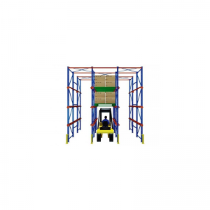 Шофиране в стелажи с палети