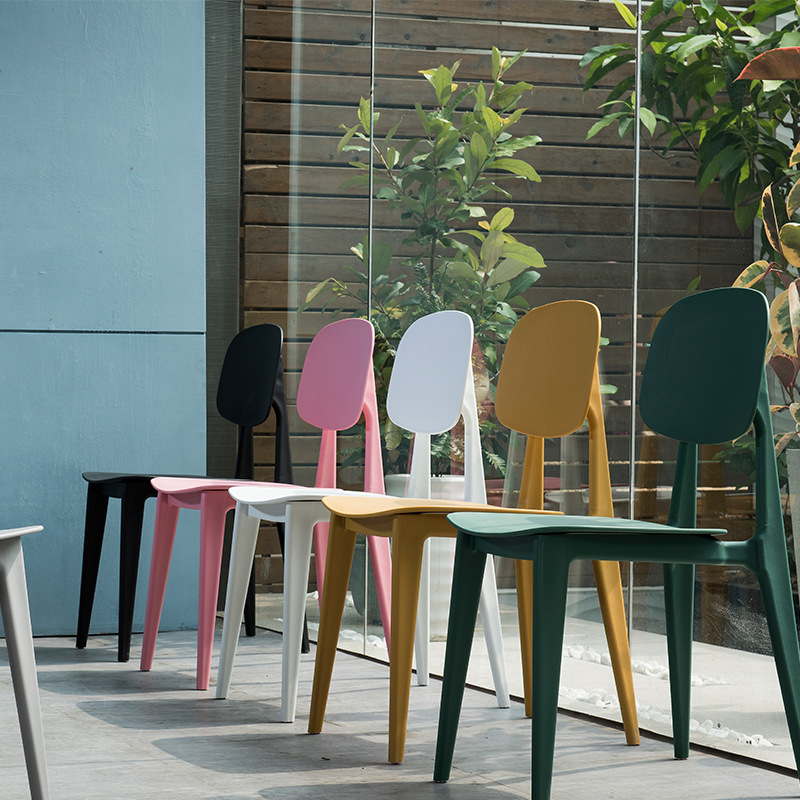 Удобни цветни пластмасови столове ресторант мебели, подредени пластмасови стол за кафене