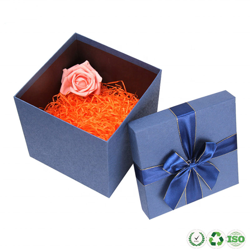 Персонализирана подаръчна кутия за рециклирана занаятчийска хартия