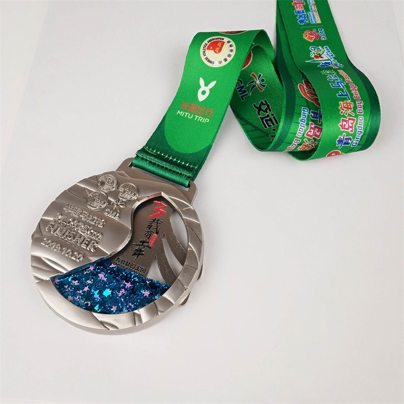 Проектирайте свой собствен медал за спортна сплав с ремък за инжектиране на блясък течен Quicksand Silver Medallion