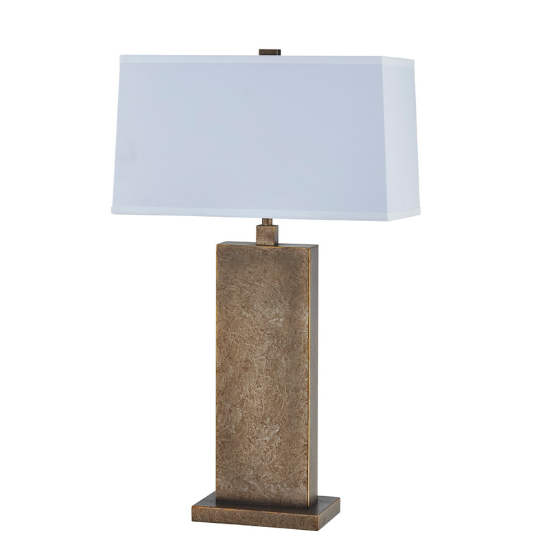 Декоративна антична желязна лампа за маса при влизане на обществено пространство