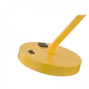 Настолна лампа с неподвижна метална ръка и глава с интегриран изход за захранване и на/off Rocker Switch в основата за стаята