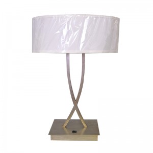 Две леки антични сребърни достойни настолни лампа с/off рокер превключвател в стаята