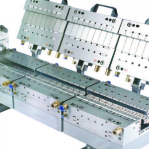 Екструзионна плесен с пластмасов профил