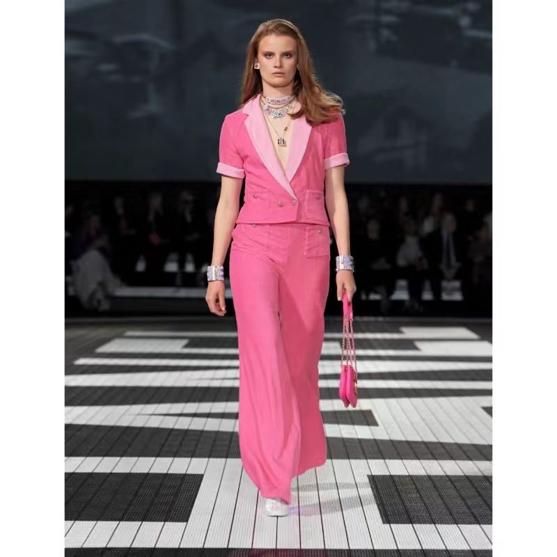 Barbie/childlike barbie estetic/sweet pink/sets catwalk