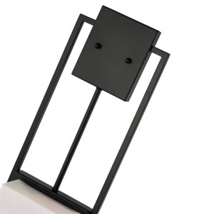 Hospitality Hotel Wall Sconce с матово черно покритие и правоъгълен акрилен нюанс в хотел Типичен коридор