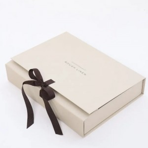 Персонализирана подаръчна кутия за книга