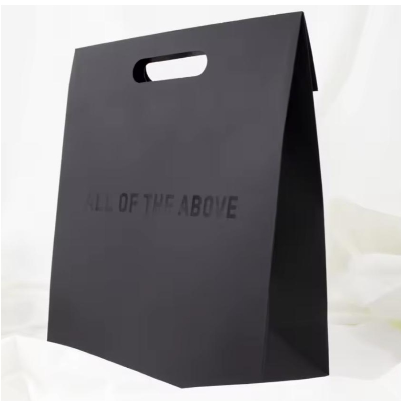 Луксозна дръжка на изрязани черни дрехи Пазаруване на опаковки хартиена чанта Бижута Козметично персонализирано лого за опаковане на дизайнерски чанти за подаръци