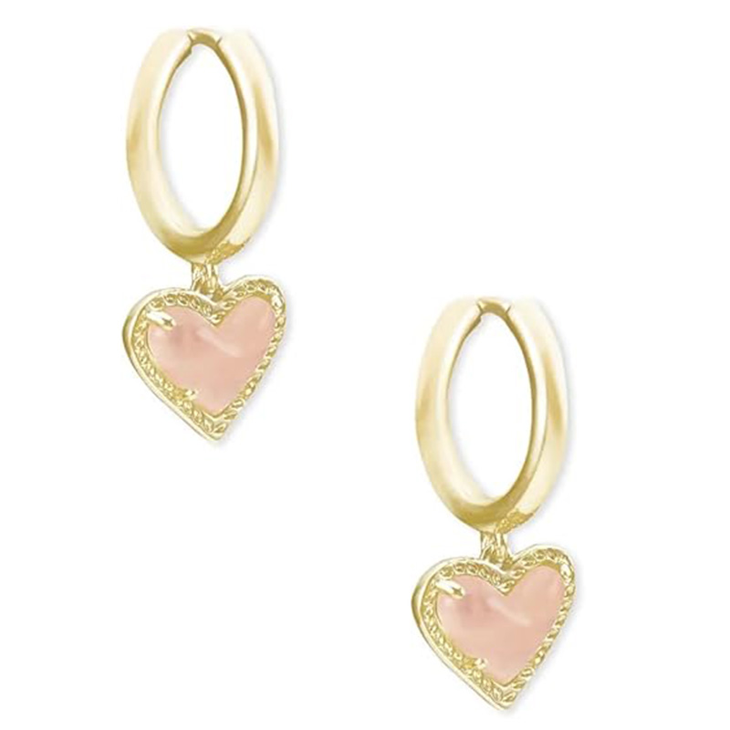 Blush Heart Charm Hoop Earrings Heart Huggie Обеци за жени, модни бижута