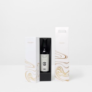 Златна минималистична подаръчна кутия