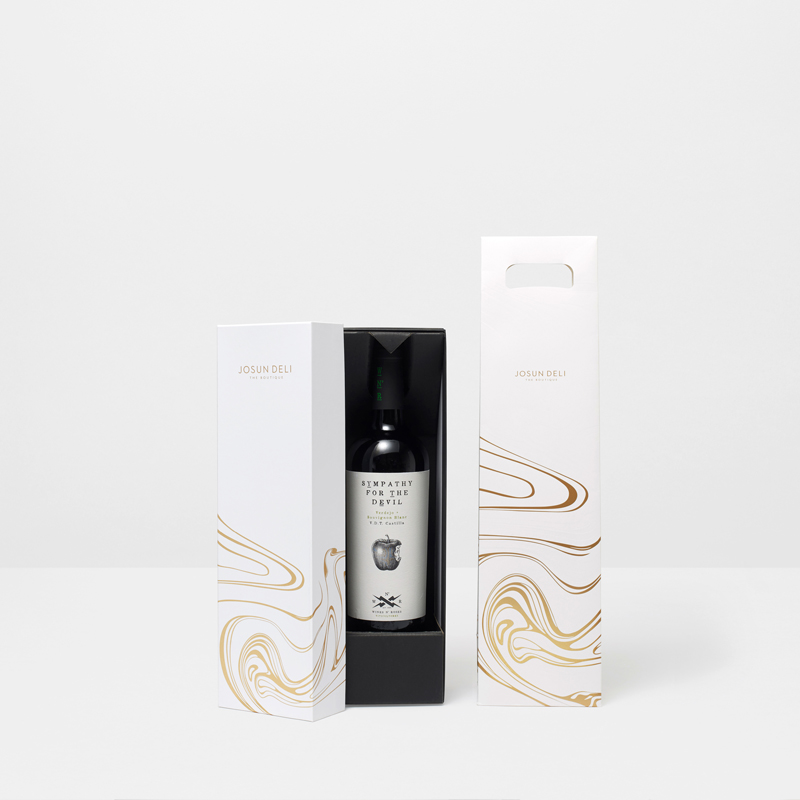 Златна минималистична подаръчна кутия