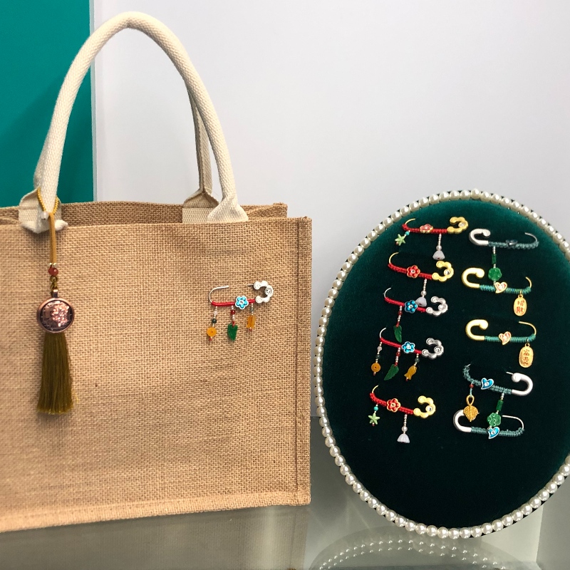 Китайски-Стил късметлия брошка