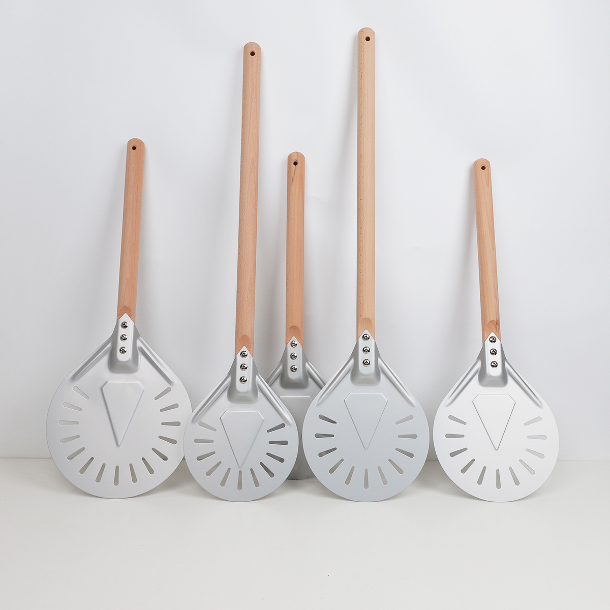 1670932813.jpg Beech wood handle pizza turners.jpg