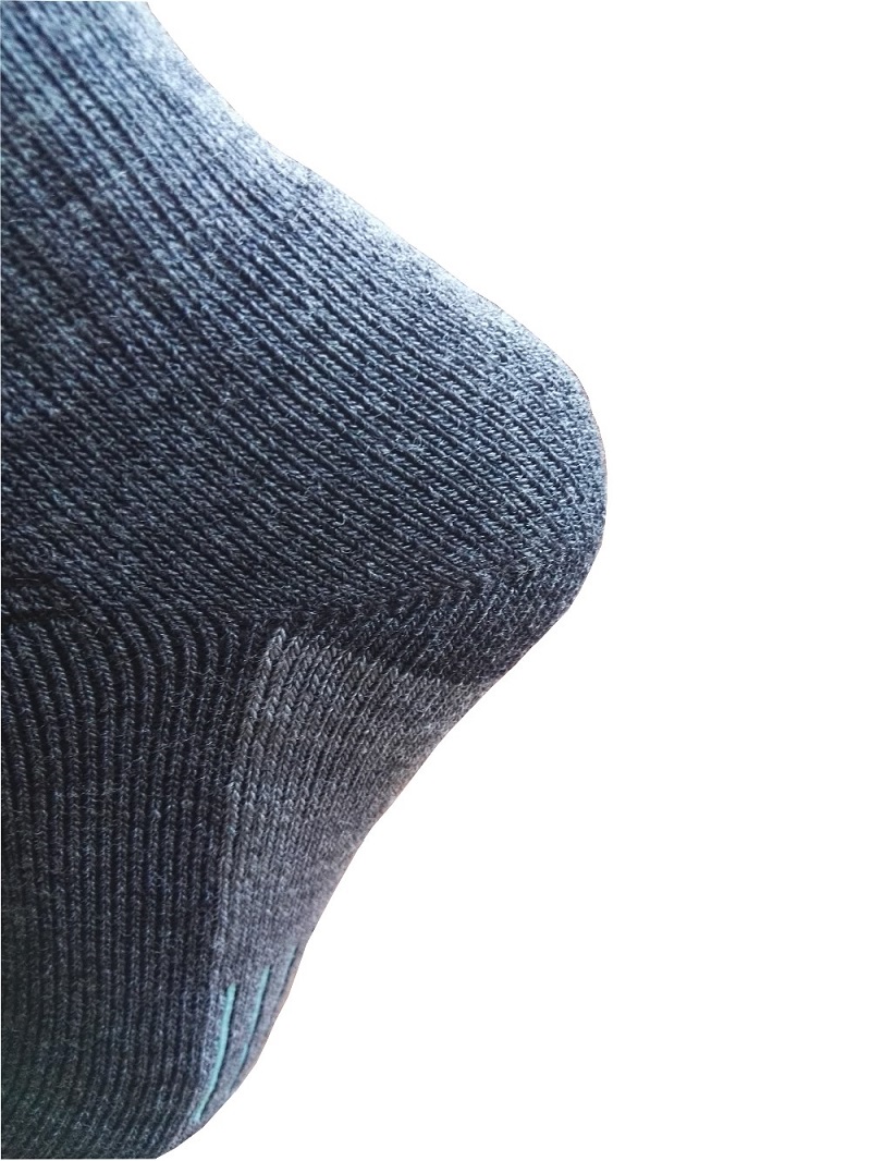 1670203266.jpg Custom Winter premium marino wool micro crew socks thermal walking merino wool hiking socks.jpg