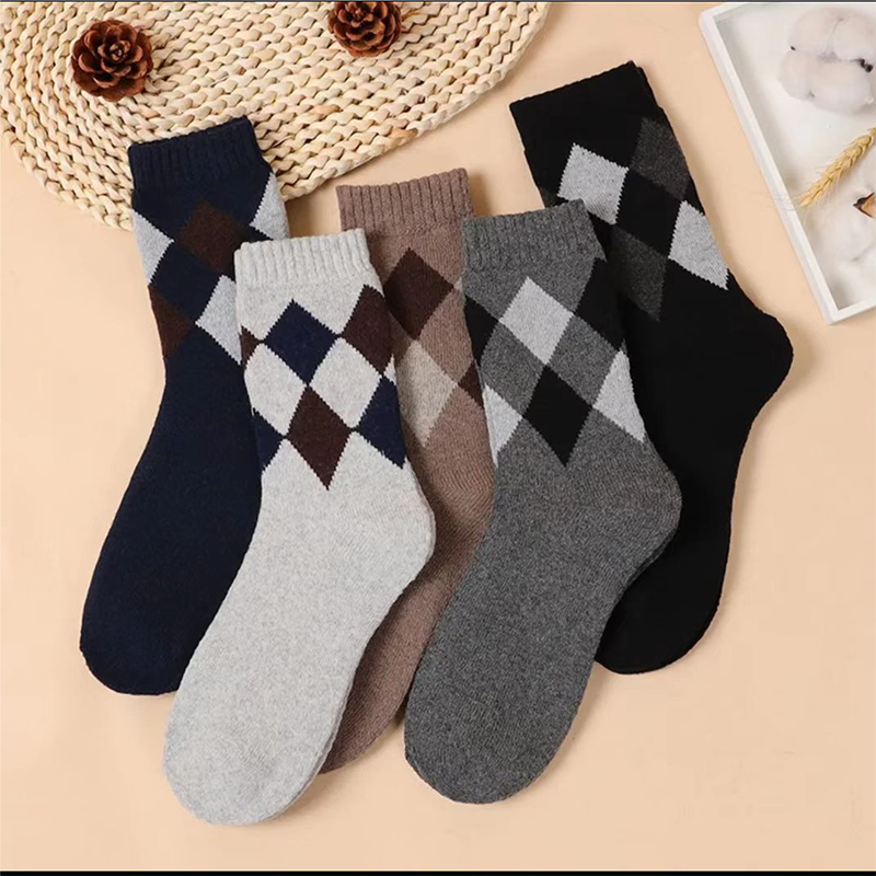 1676945262.jpg Custom logo thick cozy wool men socks unisex crew winter socks1.jpg